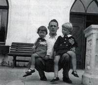 Сергей Чернов с дочкой Люсей и племянником Денисом